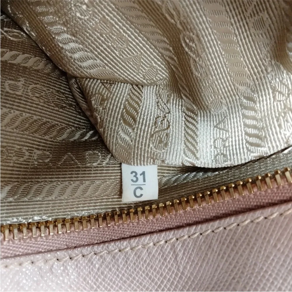 EUC PRADA CAMMEO SAFFIANO LEATHER TOTE BAG